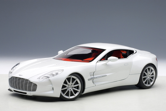 Autoart Aston Martin One-77 Morning Frost White