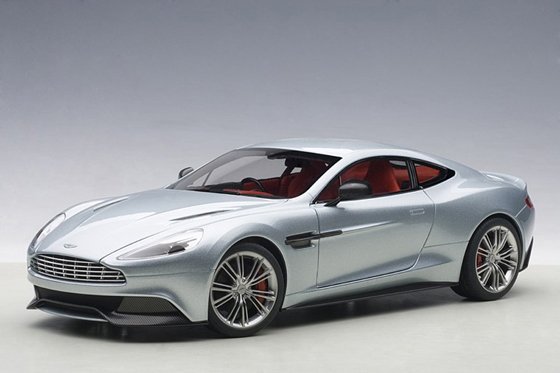 Autoart 70246 Aston Martin Vanquish 2015 Skyfall Silver