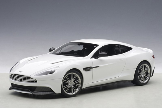 Autoart 70250 Aston Martin Vanquish 2015 Morning Frost White