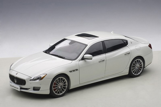 Autoart Modellauto Maserati Quattroporte GTS 2015 Wei