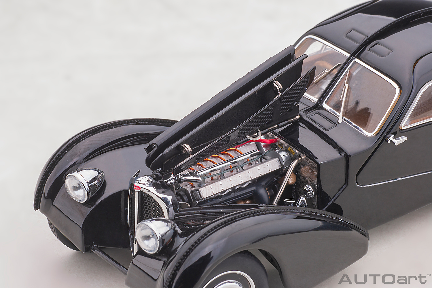 Bugatti Typ 57 SC Atlantic Speichenrder 50946 Autoart Modellauto