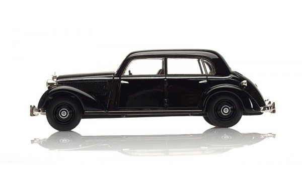 Bild 2 - Mercedes Benz 230 Limousine W153