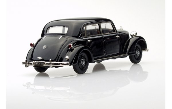 Bild 4 - Mercedes Benz 230 Limousine W153
