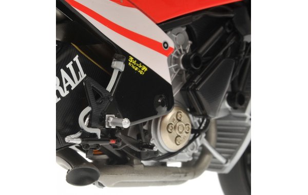 Bild 6 - Ducati Desmosedici Valentino Rossi Launch Version 2011