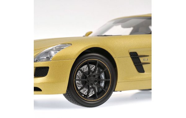 Bild 5 - Mercedes Benz SLS AMG 1/18 Modellauto