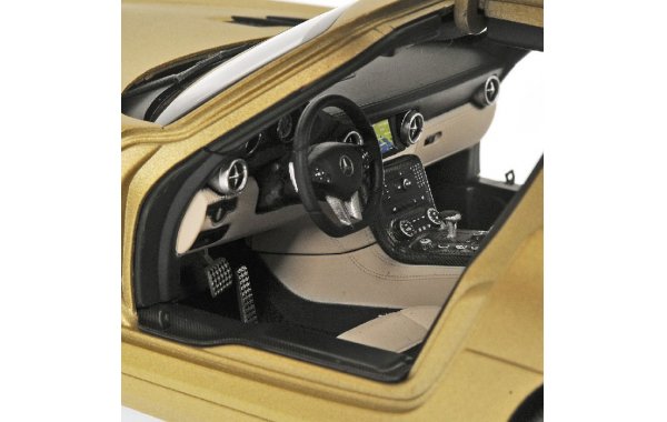Bild 7 - Mercedes Benz SLS AMG 1/18 Modellauto