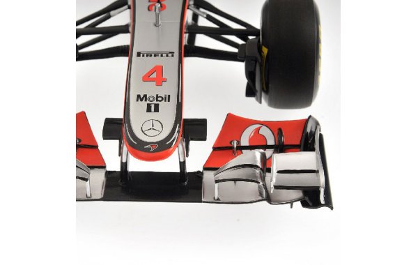 Bild 2 - Vodafone McLaren Mercedes MP4-26 2011