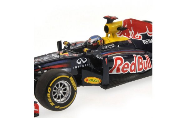 Bild 3 - Red Bull Racing RB7 Sebastian Vettel showcar 2012