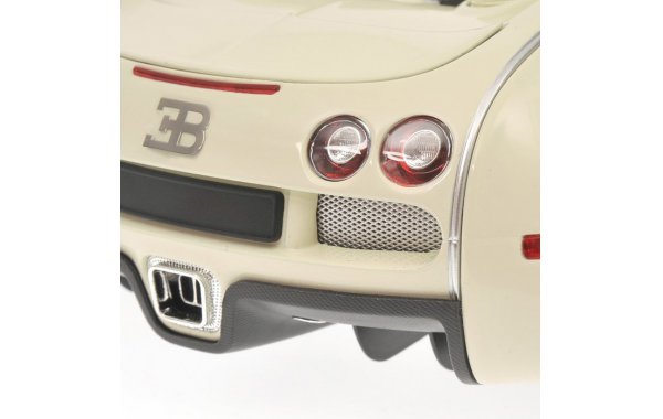 Bild 6 - Bugatti Veyron Centanaire 1/18 Modellauto