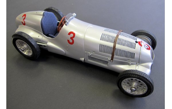 Bild 3 - Mercedes-Benz W125 GP Donington 1937 von Brauchitsch