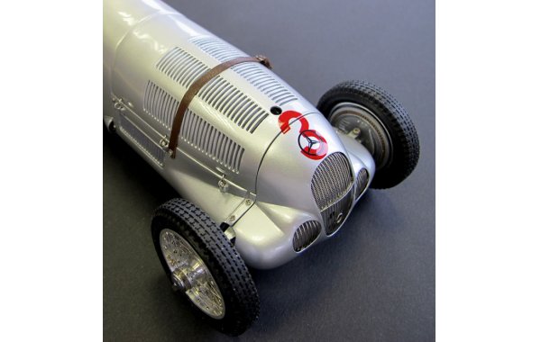 Bild 4 - Mercedes-Benz W125 GP Donington 1937 von Brauchitsch