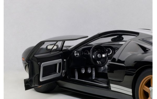 Bild 3 - Ford GT 2004 1/18 Modellauto