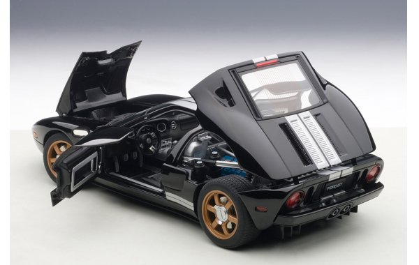 Bild 15 - Ford GT 2004 1/18 Modellauto