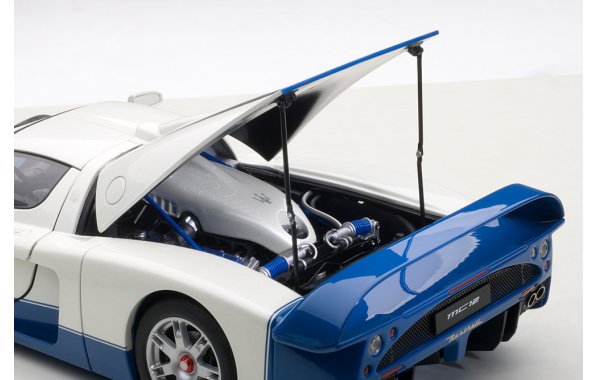 Bild 2 - Maserati MC12 Presentation Car 2004