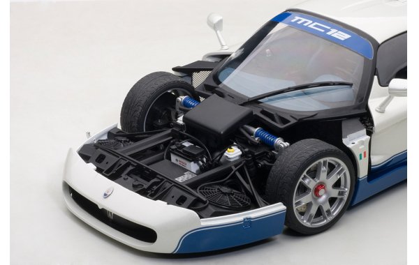 Bild 3 - Maserati MC12 Presentation Car 2004