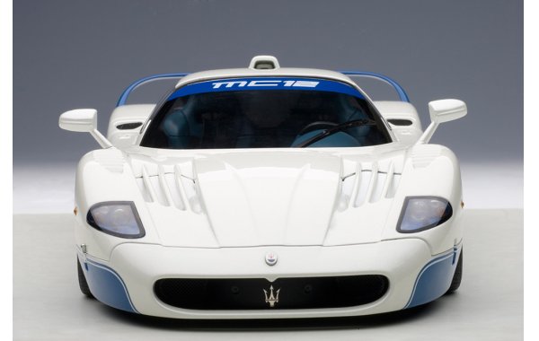 Bild 8 - Maserati MC12 Presentation Car 2004