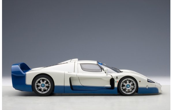 Bild 9 - Maserati MC12 Presentation Car 2004