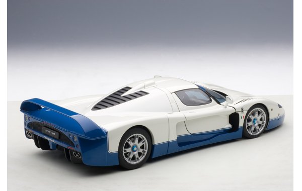 Bild 10 - Maserati MC12 Presentation Car 2004