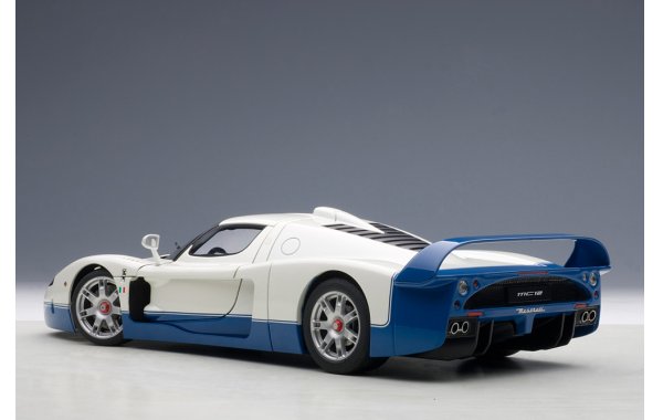 Bild 12 - Maserati MC12 Presentation Car 2004