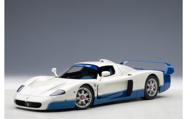 Bild 14 - Maserati MC12 Presentation Car 2004
