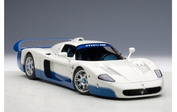 Bild 15 - Maserati MC12 Presentation Car 2004