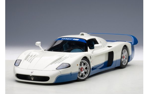 Bild 16 - Maserati MC12 Presentation Car 2004