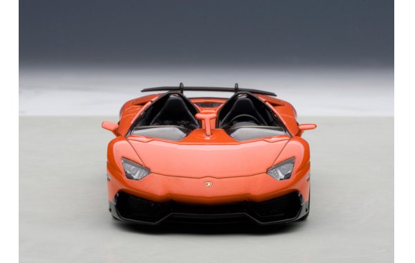 Bild 4 - Lamborghini Aventador J 2012 arancio argos