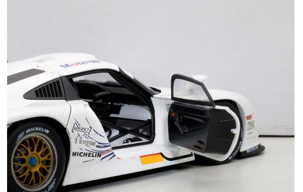 Bild 14 - Porsche 911 GT1 1997 Autoart Modellauto