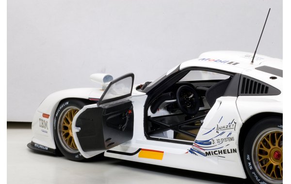 Bild 15 - Porsche 911 GT1 1997 Autoart Modellauto