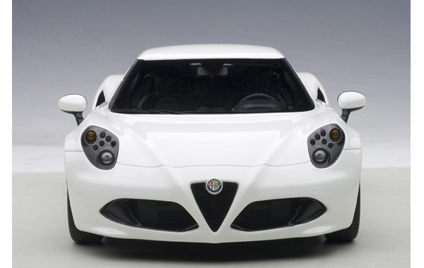 Bild 2 - Alfa Romeo 4C 2013