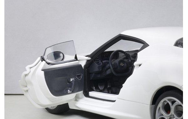 Bild 3 - Alfa Romeo 4C 2013