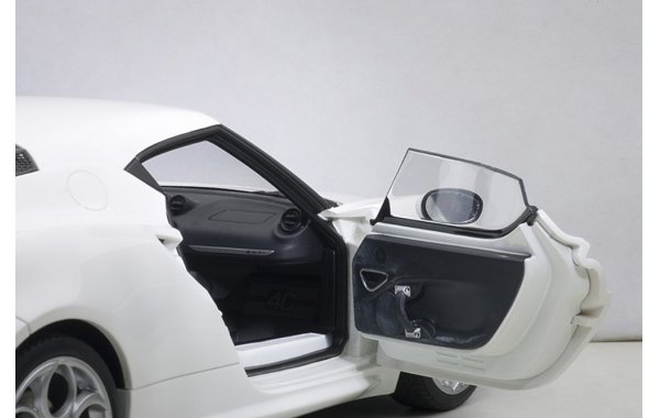 Bild 6 - Alfa Romeo 4C 2013