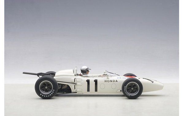 Bild 14 - Honda RA272 F1 Grand Prix Mexico 1965 Ginther #11 mit Fahrerfigur