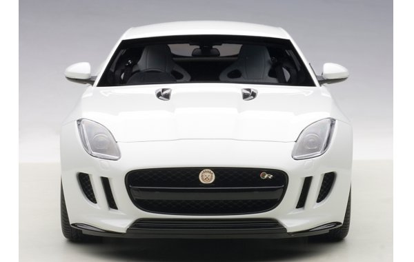 Bild 6 - Jaguar F-Type R Coupe 2015
