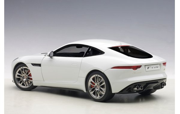 Bild 11 - Jaguar F-Type R Coupe 2015