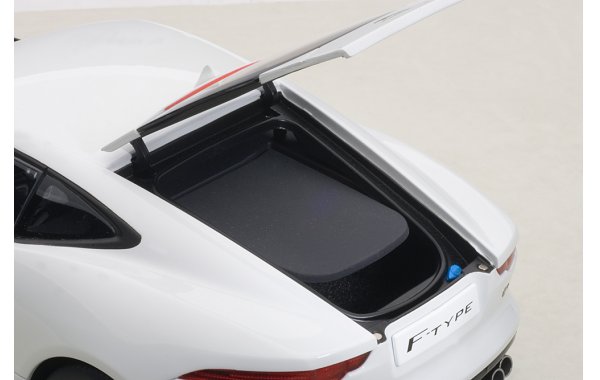 Bild 13 - Jaguar F-Type R Coupe 2015