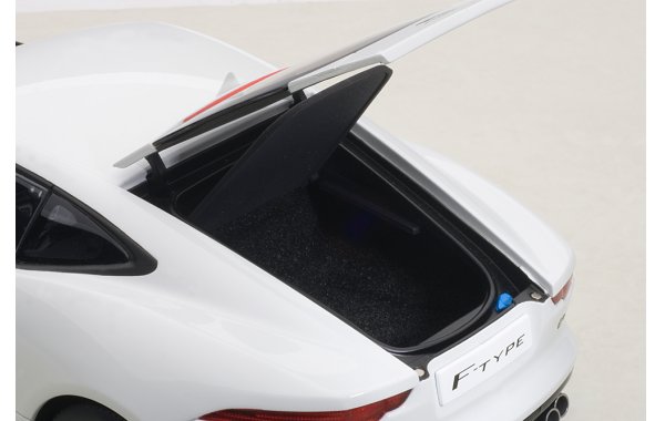 Bild 14 - Jaguar F-Type R Coupe 2015