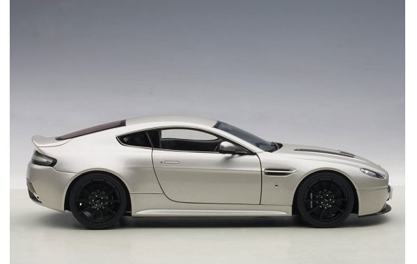 Bild 6 - Aston Martin V12 Vantage S 2015