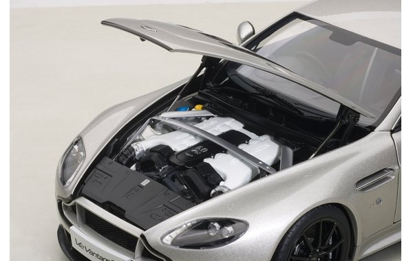 Bild 13 - Aston Martin V12 Vantage S 2015