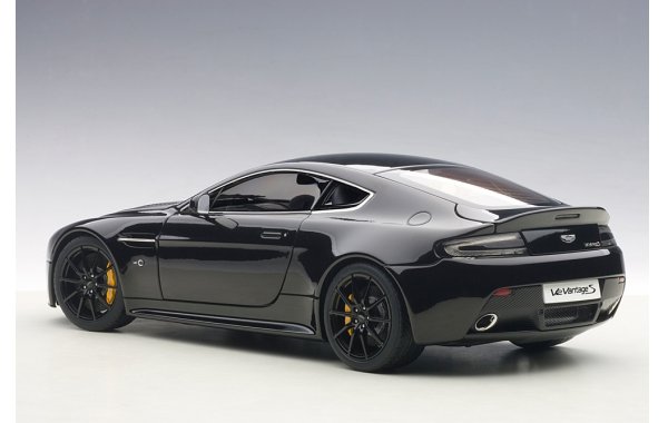 Bild 9 - Aston Martin V12 Vantage S 2015
