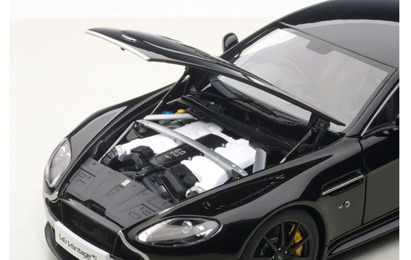 Bild 13 - Aston Martin V12 Vantage S 2015