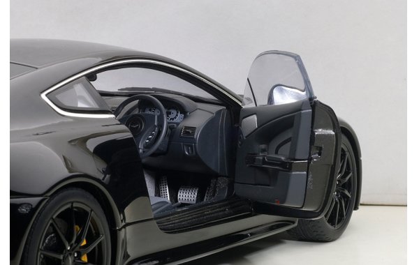 Bild 14 - Aston Martin V12 Vantage S 2015