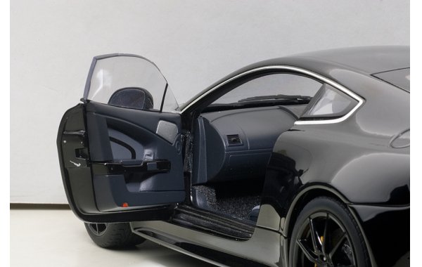 Bild 15 - Aston Martin V12 Vantage S 2015