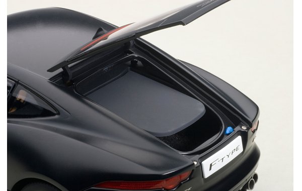 Bild 9 - Jaguar F-Type R Coupe 2015