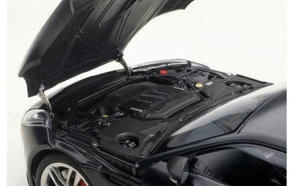 Bild 10 - Jaguar F-Type R Coupe 2015