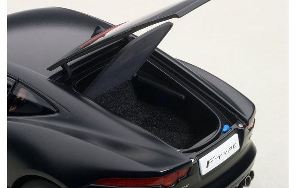 Bild 15 - Jaguar F-Type R Coupe 2015