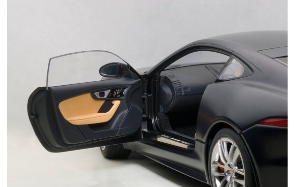 Bild 16 - Jaguar F-Type R Coupe 2015