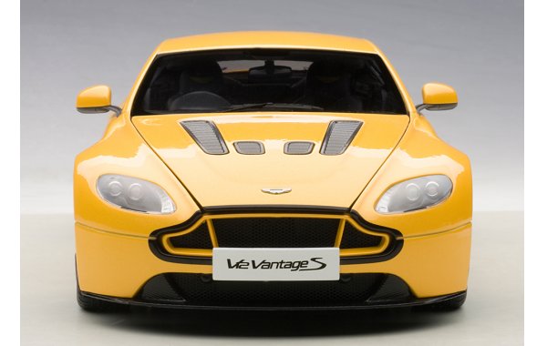Bild 10 - Aston Martin V12 Vantage S 2015