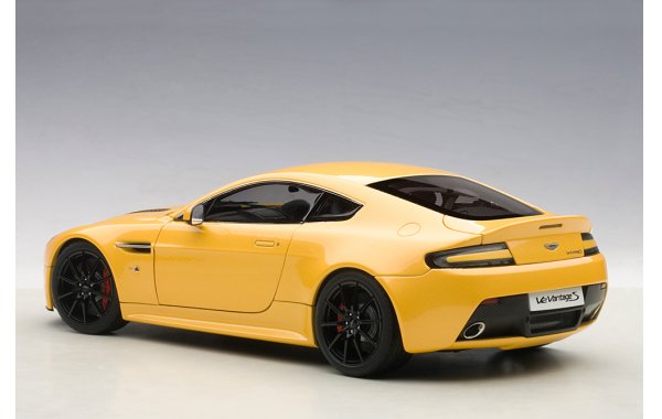 Bild 13 - Aston Martin V12 Vantage S 2015