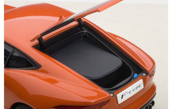 Bild 4 - Jaguar F-Type R Coupe 2015